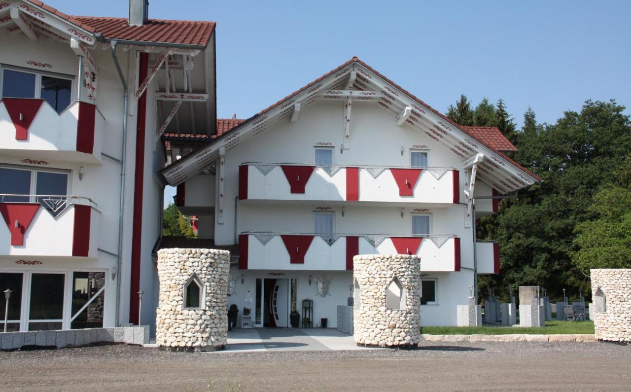 Zum Kreuzritter Aparthotel Wuestenrot Exterior foto