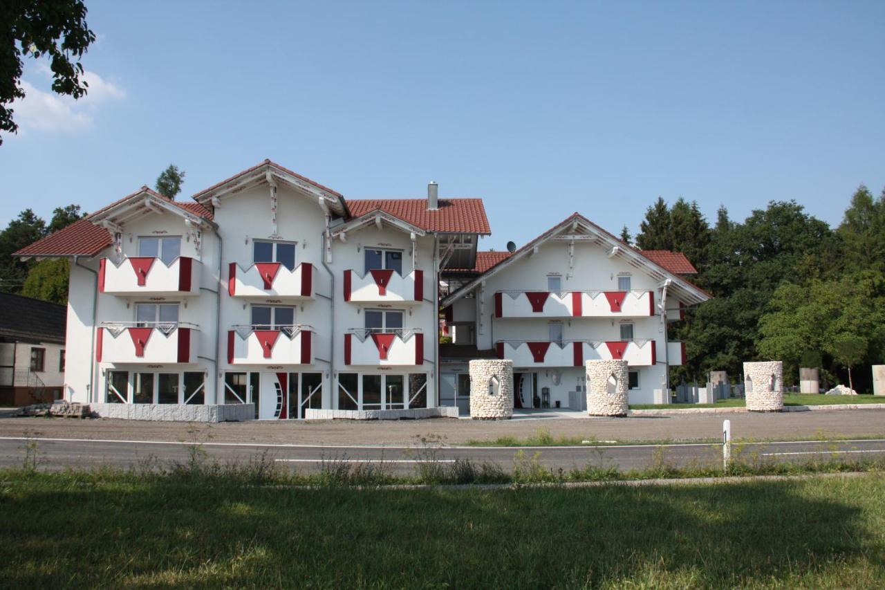 Zum Kreuzritter Aparthotel Wuestenrot Exterior foto